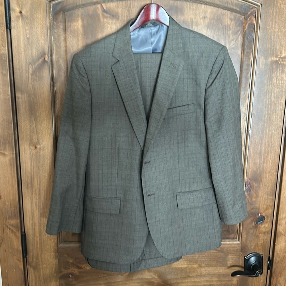 Haggar clothing Tailored fit suit